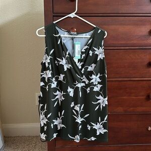 NWT 41 Hawthorn faux wrap sleeveless top. Olive green and white floral.